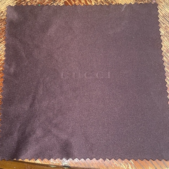 Gucci Black Leather Accessory with Gold Detail - Picture 5 of 5